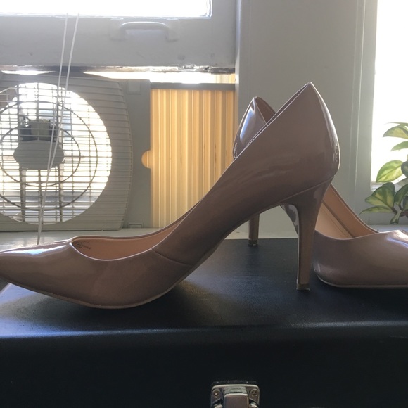 SOLD BCBGeneration Hot Nude Heels/Pumps - Picture 3 of 8